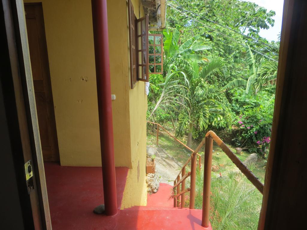 La Familia Guest House And Natural Farm Port Antonio Buitenkant foto